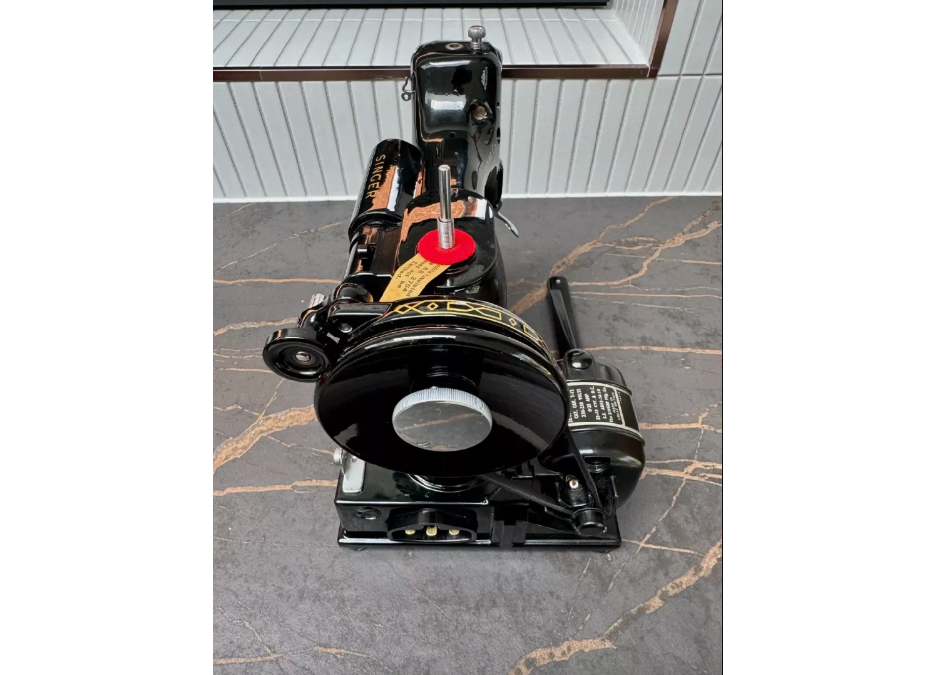 Rare 1960 Singer 222K Featherweight Free-Arm Sewing Machine – Red “S” Badge – Fully Serviced with Complete Accessories