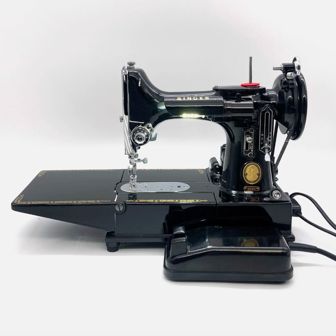 Singer Featherweight 222K Sewing Machine – Free Arm – US Voltage (1955)