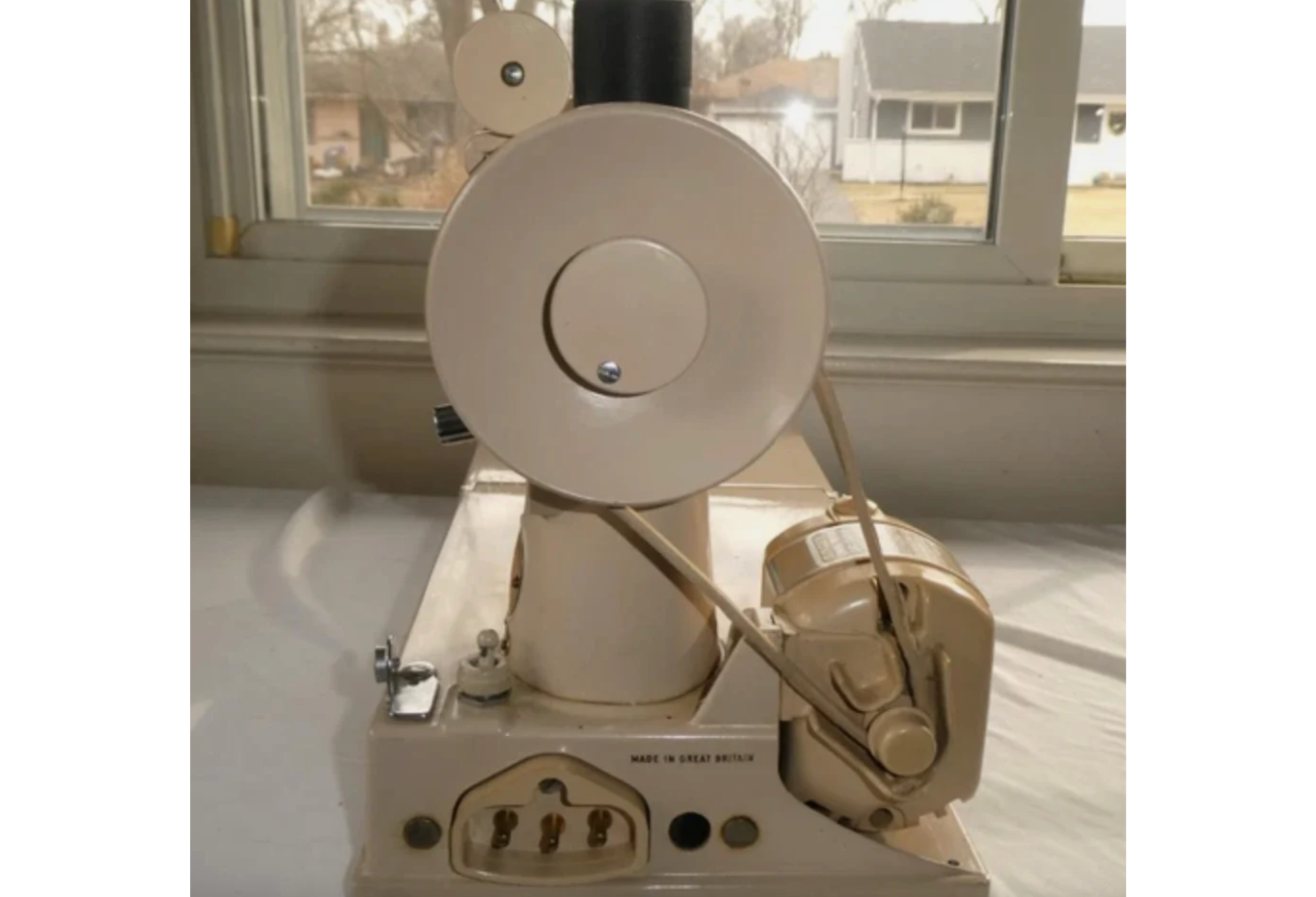 Vintage 1961 Singer 221K Tan Featherweight Sewing Machine with Case & Accessories – Rare British Made Singer Featherweight