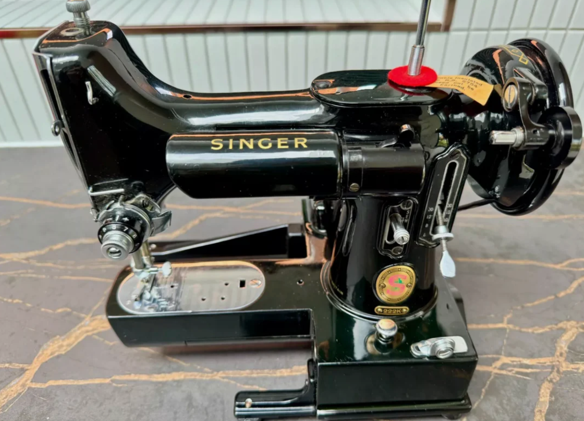 Rare 1960 Singer 222K Featherweight Free-Arm Sewing Machine – Red “S” Badge – Fully Serviced with Complete Accessories