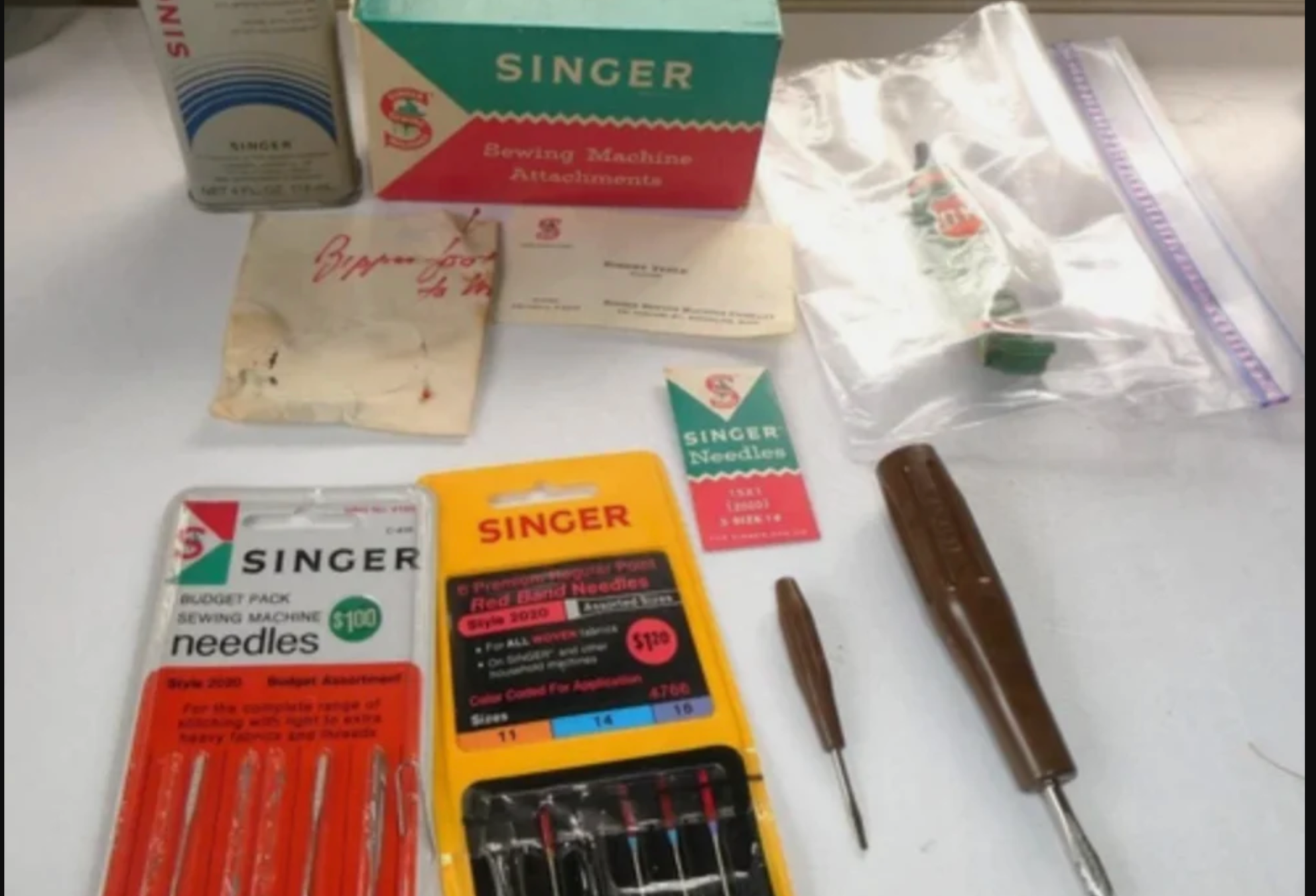 Vintage 1961 Singer 221K Tan Featherweight Sewing Machine with Case & Accessories – Rare British Made Singer Featherweight