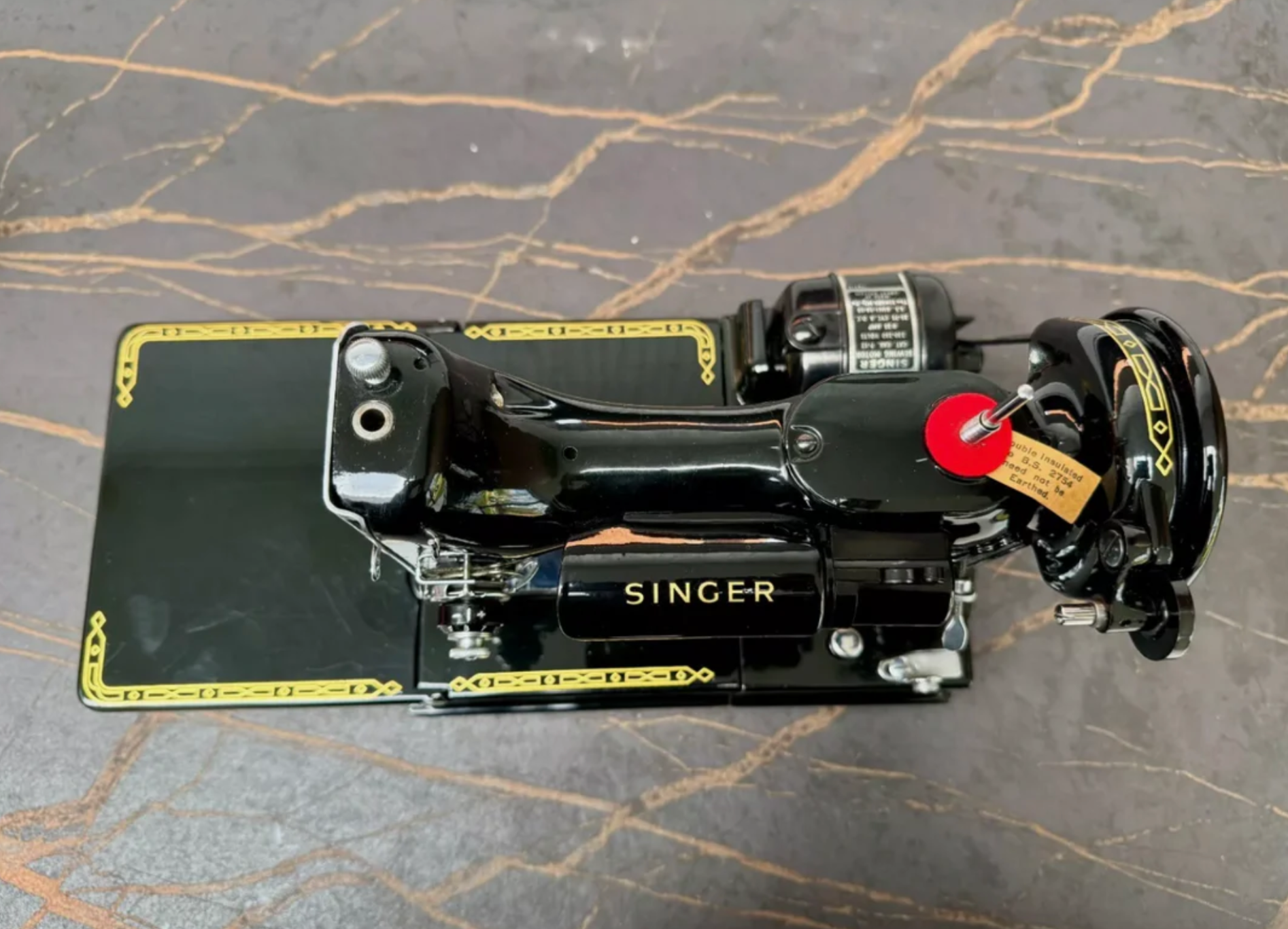 Rare 1960 Singer 222K Featherweight Free-Arm Sewing Machine – Red “S” Badge – Fully Serviced with Complete Accessories