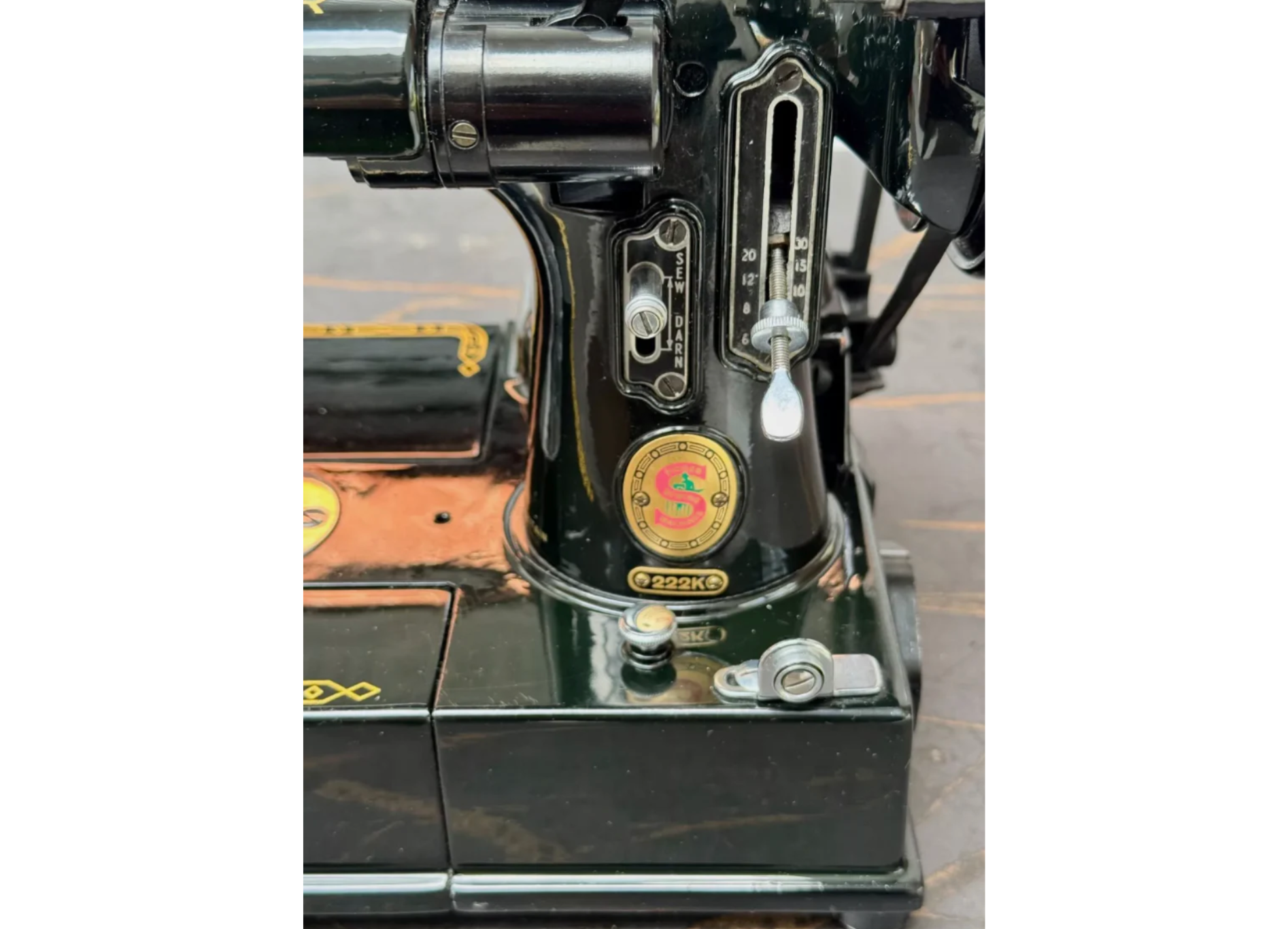 Rare 1960 Singer 222K Featherweight Free-Arm Sewing Machine – Red “S” Badge – Fully Serviced with Complete Accessories