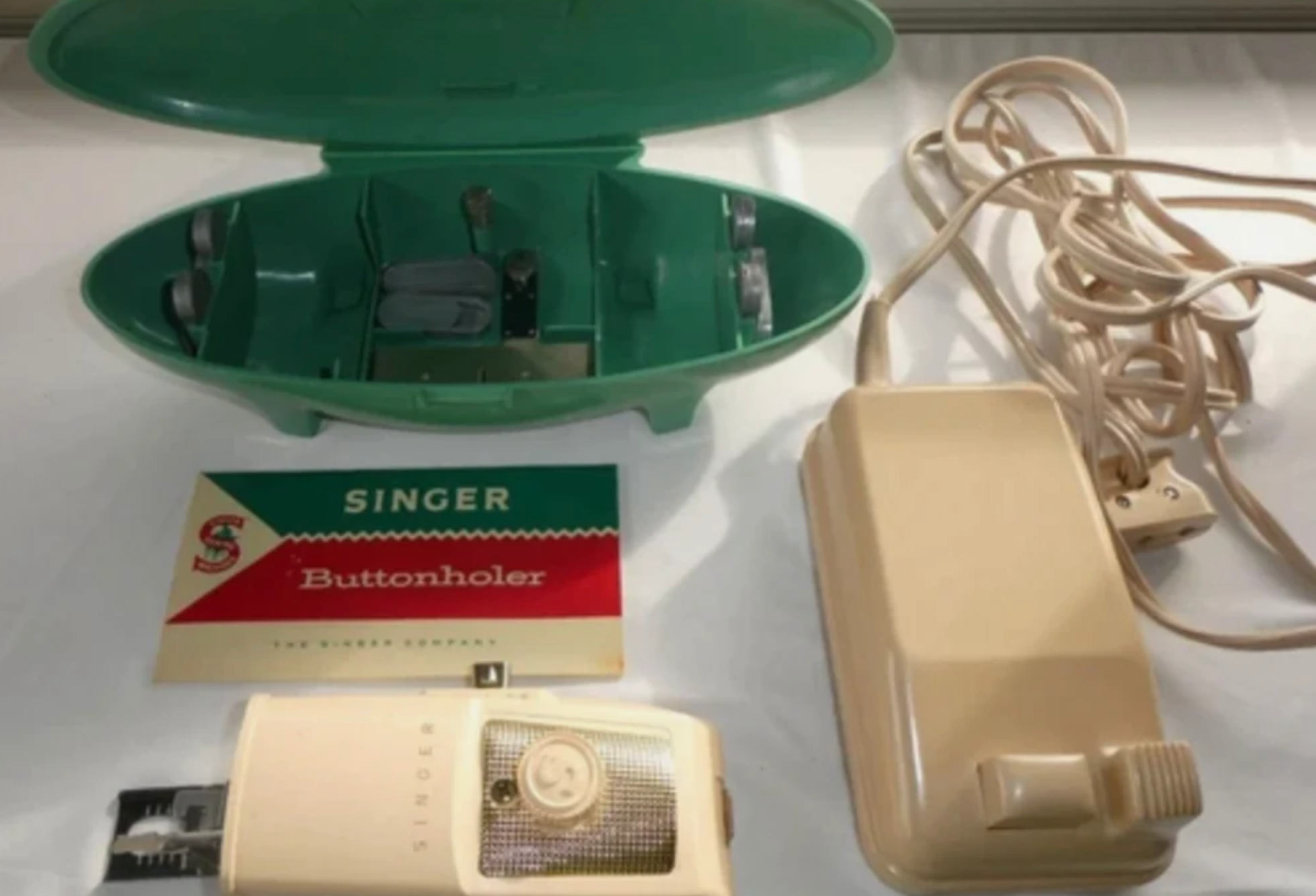 Vintage 1961 Singer 221K Tan Featherweight Sewing Machine with Case & Accessories – Rare British Made Singer Featherweight